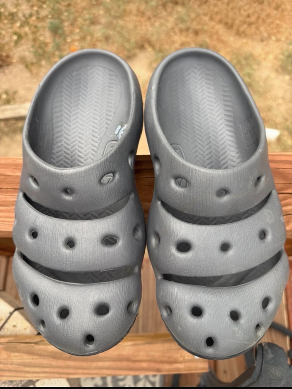 Keen Men’s Yogui  Gray Clog Shoes Size 10